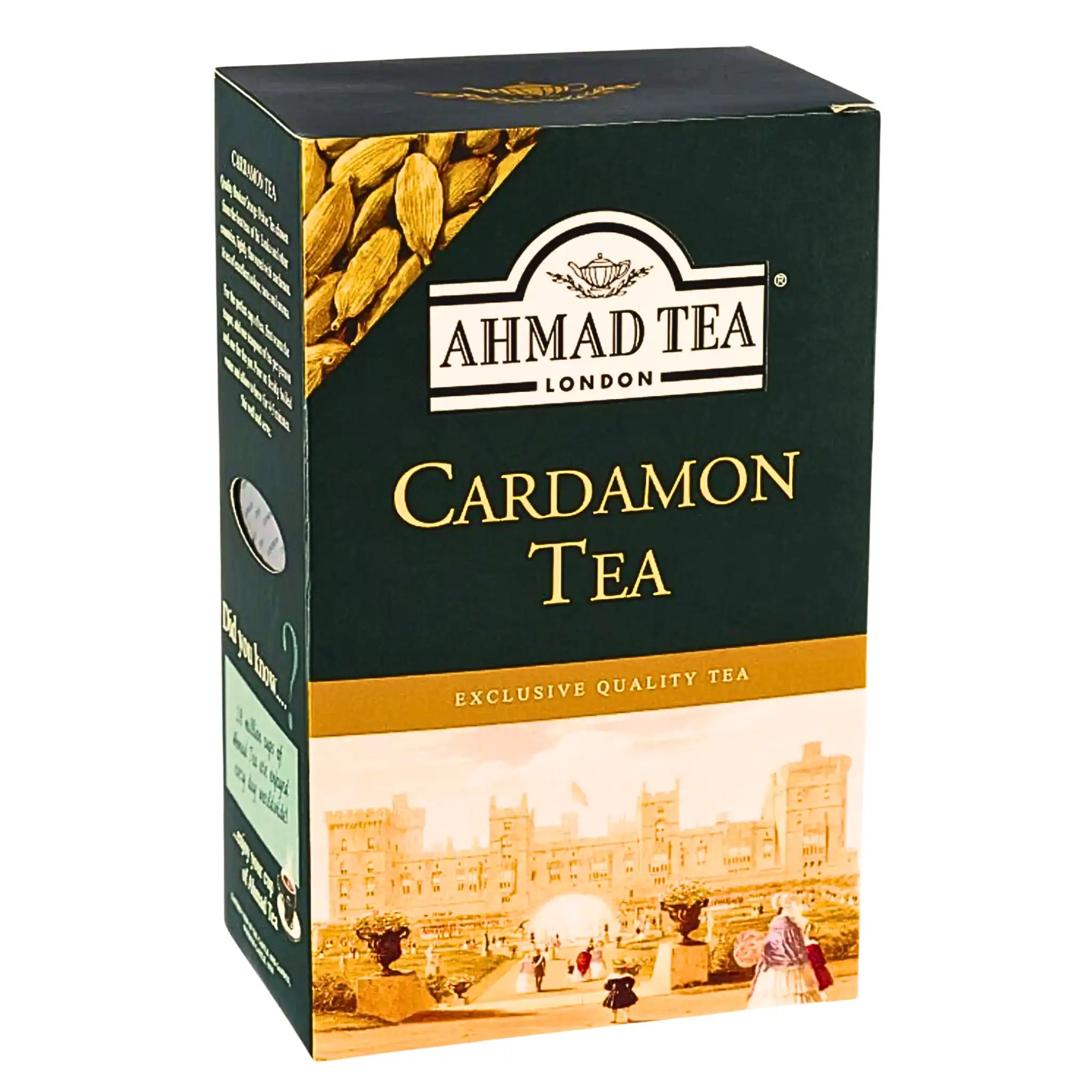 Ahmad Tea kardemummatee pakkauksessa, vihreä pahvipakkaus kultaisilla yksityiskohdilla ja teekuvilla.