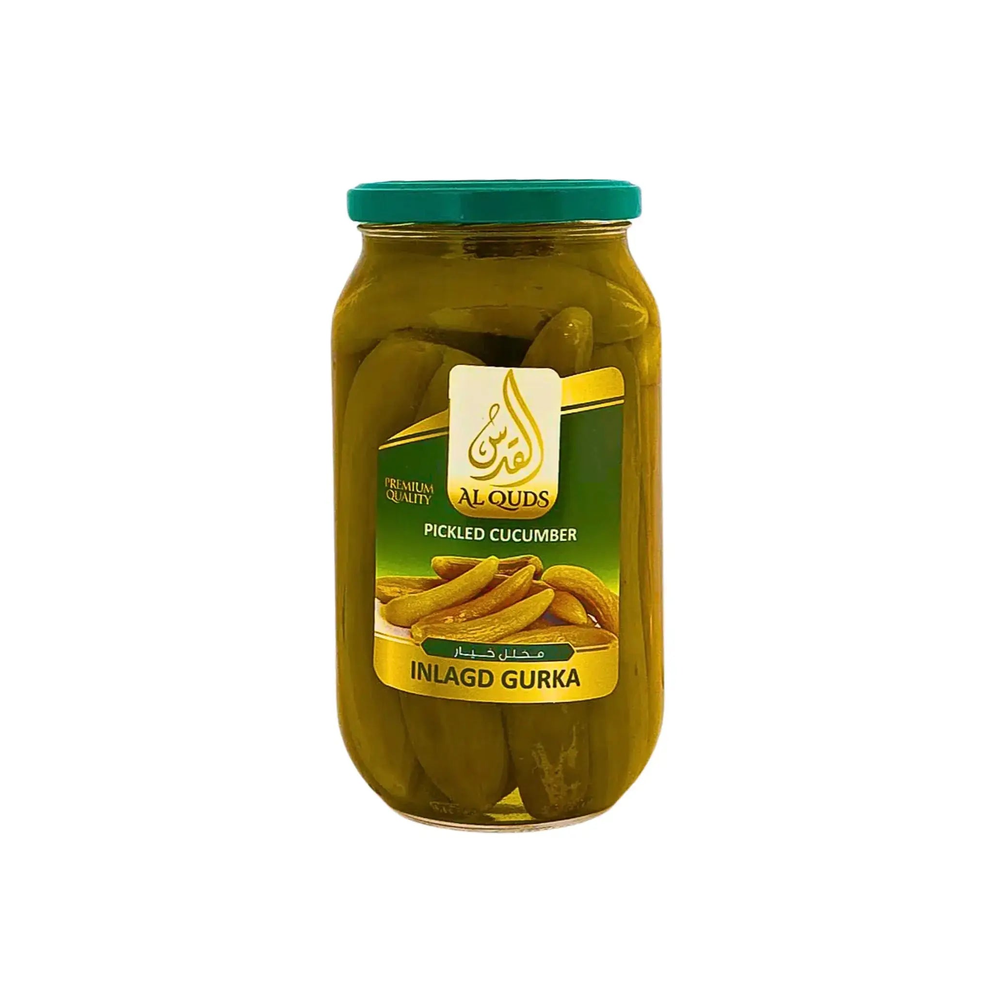 AlQuds-säilötty kurkku 600 g lasipurkissa, itämaisia suolakurkkua valkoisella taustalla.