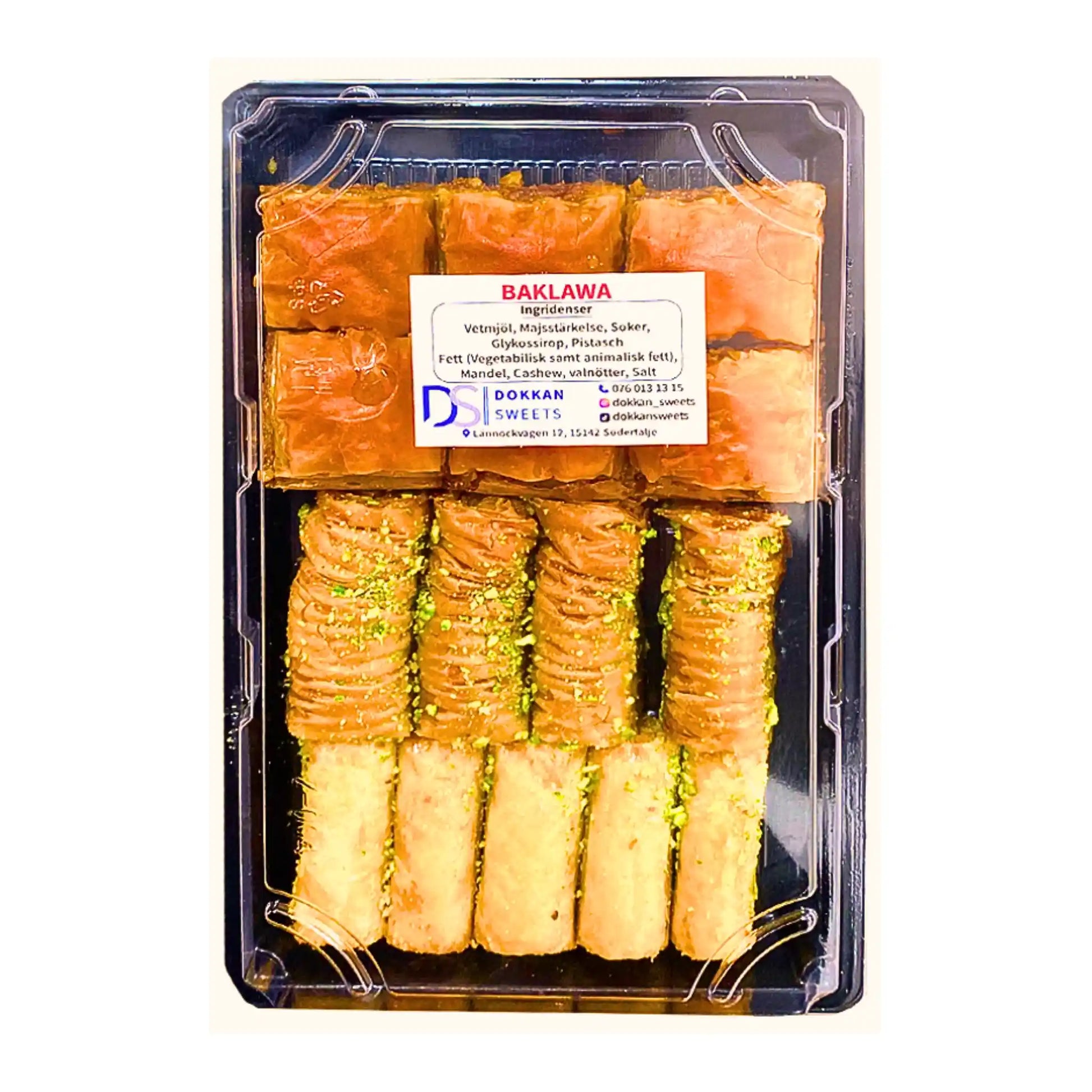Baklava muovi-pakkauksessa, sekoitus pistaasia ja pähkinöitä, itäinen makea leivonnainen