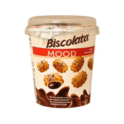 Biscolata Mood -maitosuklaalla täytetyt keksit muovikupissa, 115g, keksien kuvioinnissa on hauskoja painoksia.