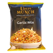 Udupi Munch Garlic Mix snacks, sydindisk kryddig blandning i färgglad förpackning