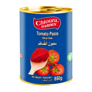 850 g:n purkki tomaattipastaa, sininen etiketti, punaiset tomaatit ja puinen lusikka pastaa