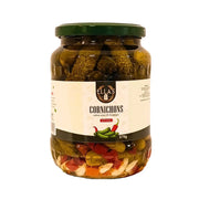Purkki erittäin pienistä, rapeista cornichoneista, chilistä ja valkosipulista, Ellan 670 g.