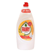 Fairy-astianpesuaine sitruuna 900 ml pullo punaisella korkilla ja sitruunaviipaleita etiketissä
