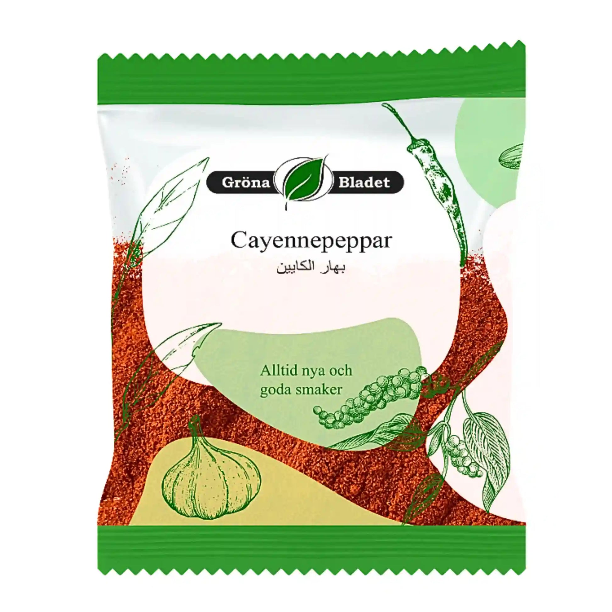Gröna Bladet -merkin cayenne-pippuria 40 g, pakkaus kuvitettu mausteilla ja chiliviljelmillä.