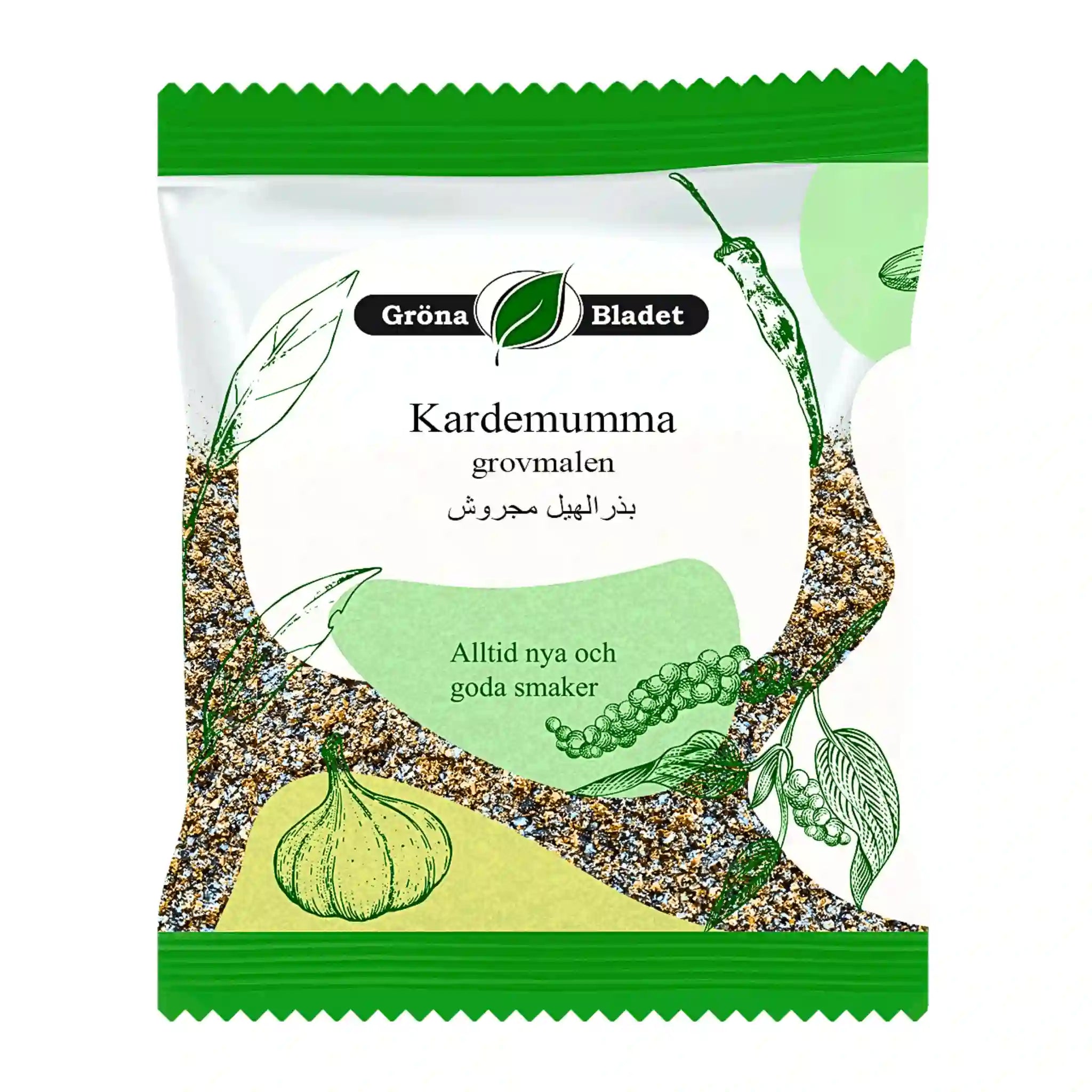 Pakkaus karkeasti jauhettua kardemummaa, vihreät lehtikuvitukset ja teksti usealla kielellä.