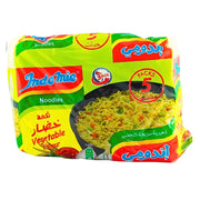 Indomie-nuudelit vihannes-makuinen, 5 kpl:n paketti, vihanneskuvalla varustetut pikaruokanuudelit keltaisessa pakkauksessa.
