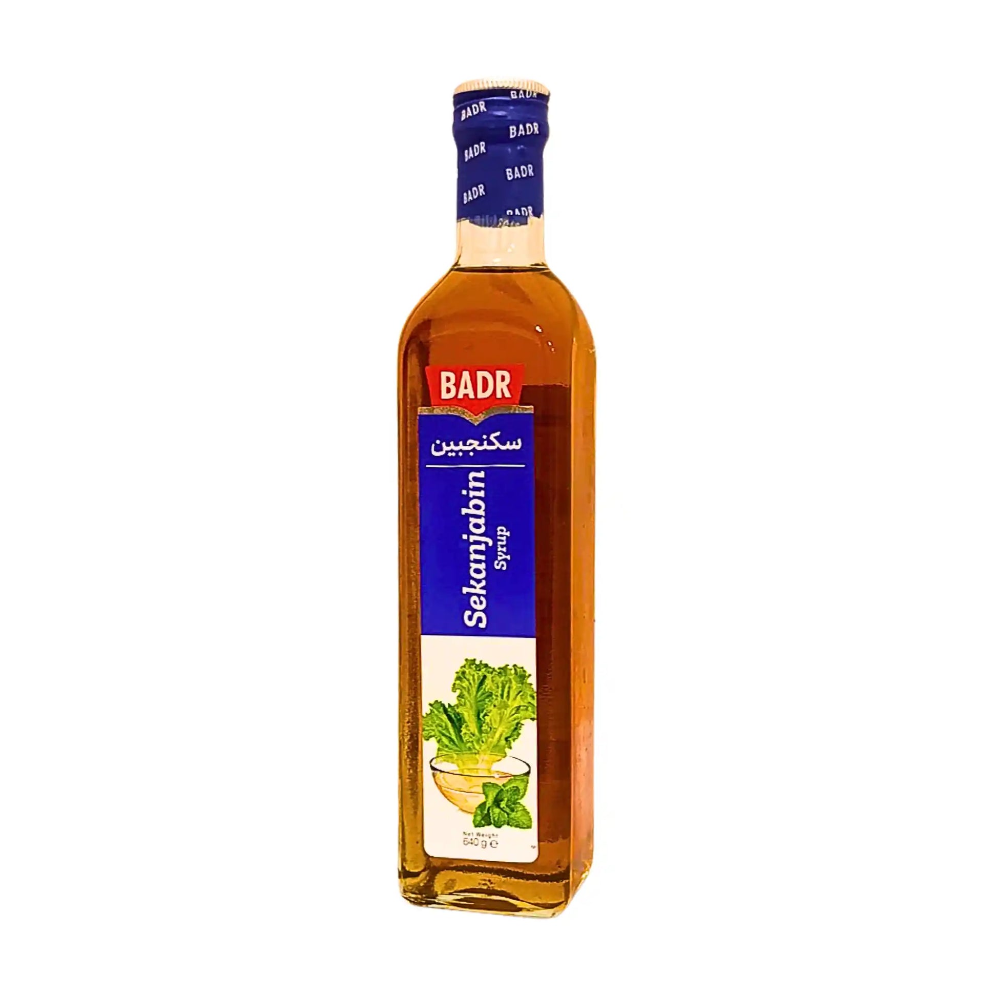 Iranilainen Sekanjabin-juoma 500ml lasipullossa vihreän kasvimotivin kanssa valkoisella taustalla