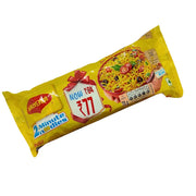 Maggi 2 minuutin nuudeleiden pakkaus, keltainen pussi, jossa näkyvät nuudelit ja mausteet kuvassa.