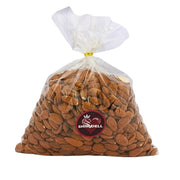 Koko pussi luonnollisia makeamandeleja muovipussissa, etiketti edessä, 1 kg.