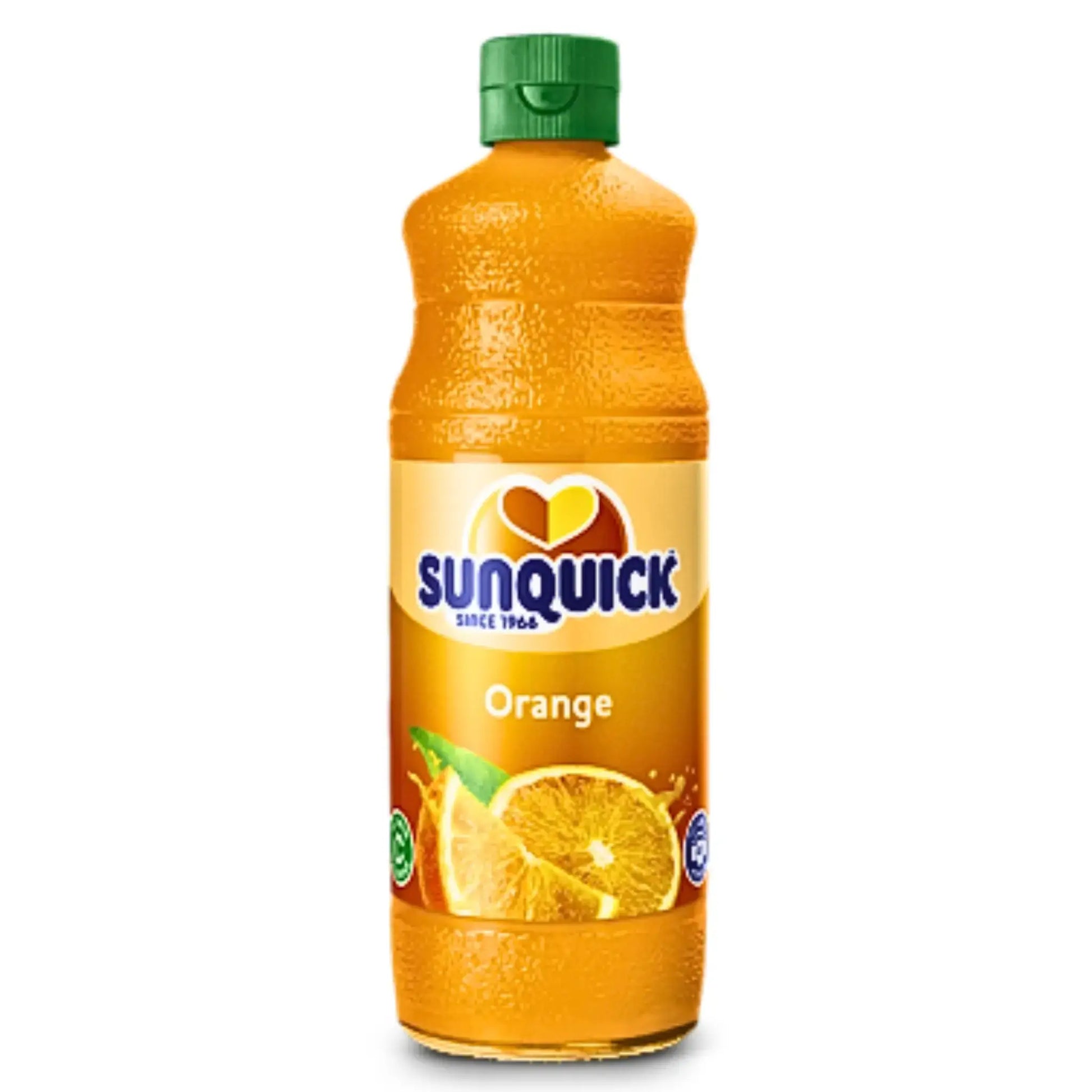Sunquick-apelsinimehun konsentraatti 700ml pullo vihreällä kannella ja appelsiiniviipaleilla etiketissä.